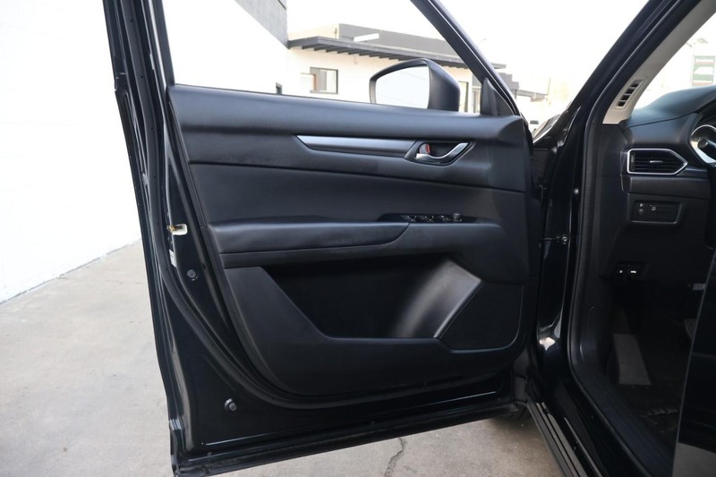 Mazda CX-5 Vehicle Full-screen Gallery Image 15