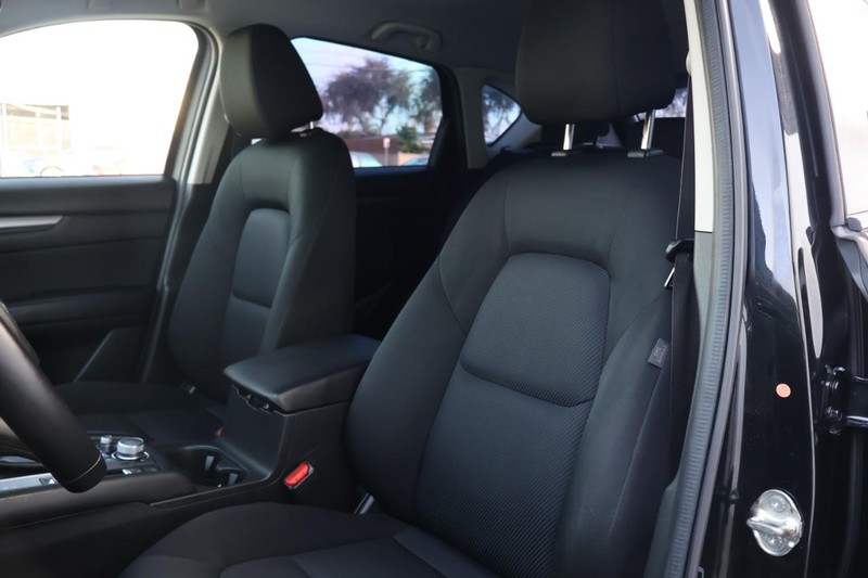 Mazda CX-5 Vehicle Full-screen Gallery Image 17