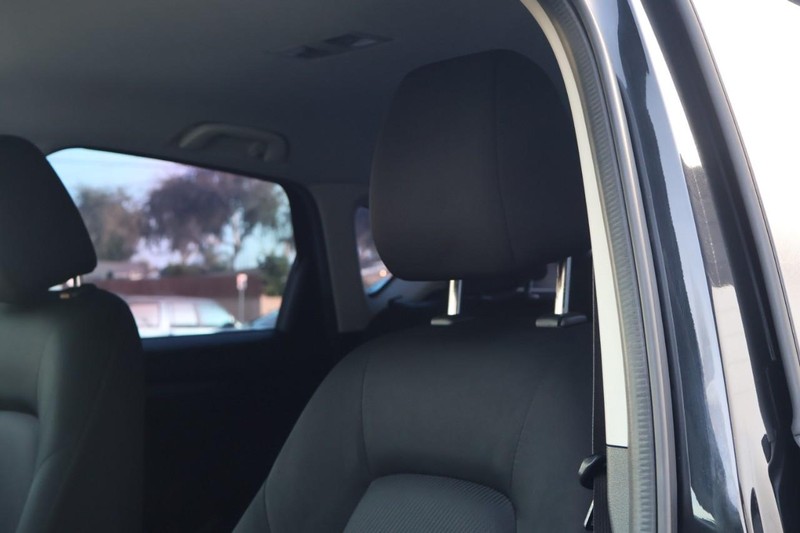 Mazda CX-5 Vehicle Full-screen Gallery Image 18