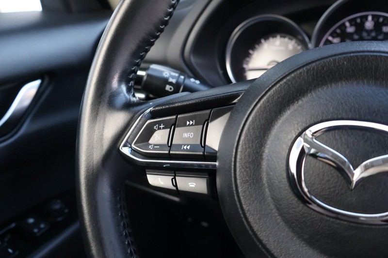 Mazda CX-5 Vehicle Full-screen Gallery Image 25