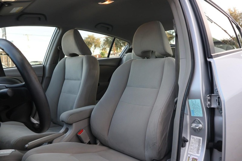 Honda Insight Vehicle Full-screen Gallery Image 17