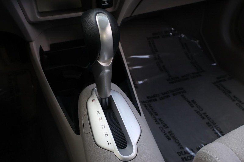 Honda Insight Vehicle Full-screen Gallery Image 30