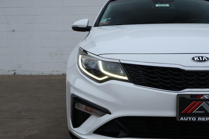 Kia Optima Vehicle Full-screen Gallery Image 03