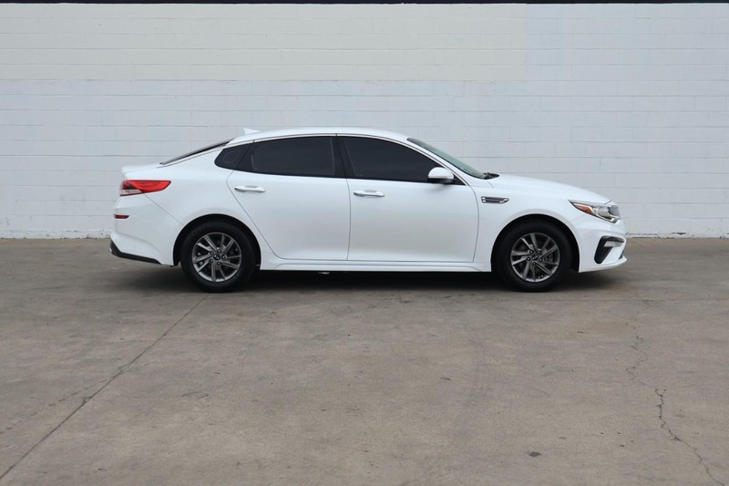 Kia Optima Vehicle Full-screen Gallery Image 04