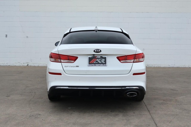 Kia Optima Vehicle Full-screen Gallery Image 06