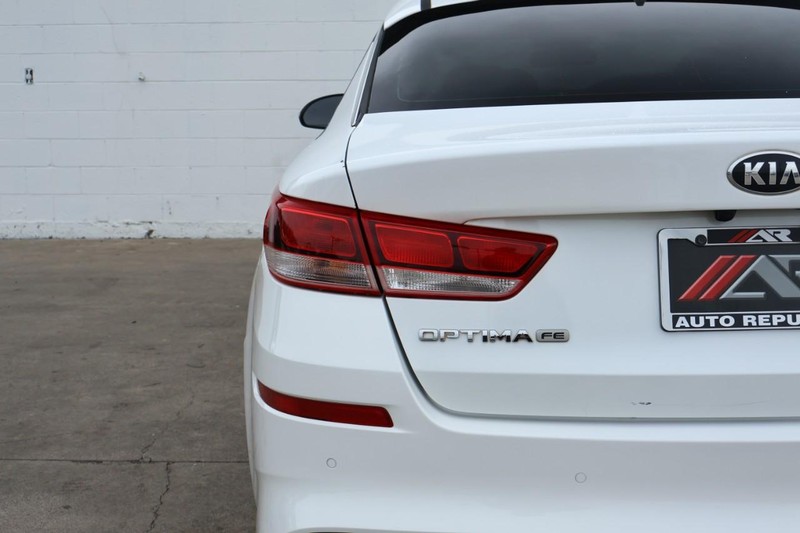 Kia Optima Vehicle Full-screen Gallery Image 07