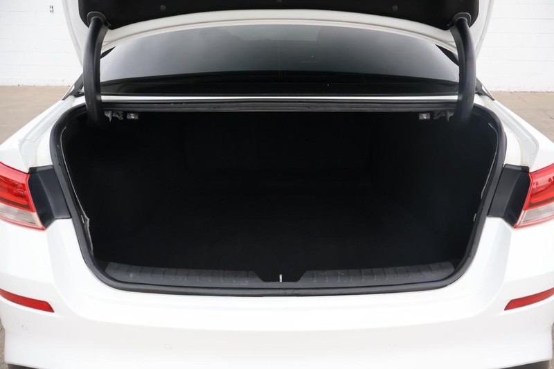 Kia Optima Vehicle Full-screen Gallery Image 08