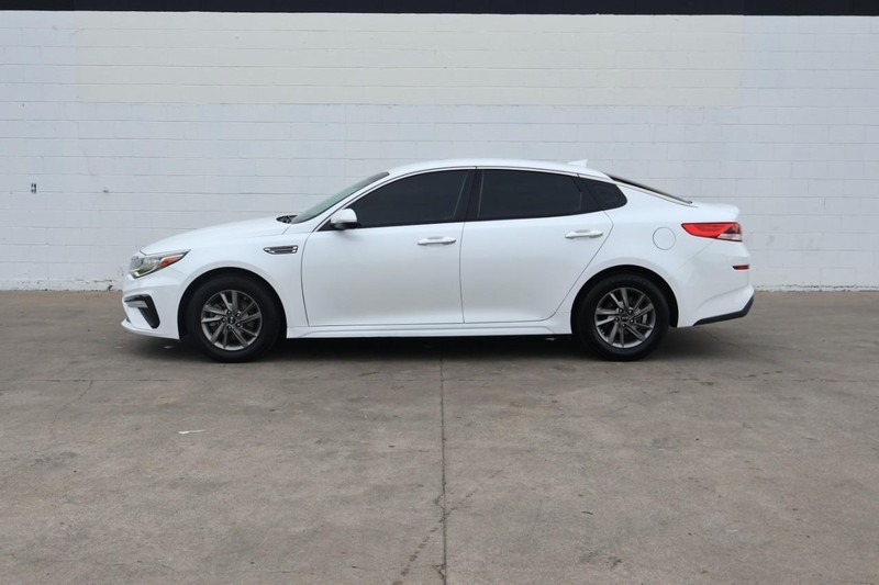 Kia Optima Vehicle Full-screen Gallery Image 10