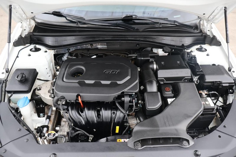 Kia Optima Vehicle Full-screen Gallery Image 12