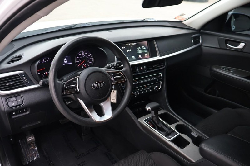 Kia Optima Vehicle Full-screen Gallery Image 16