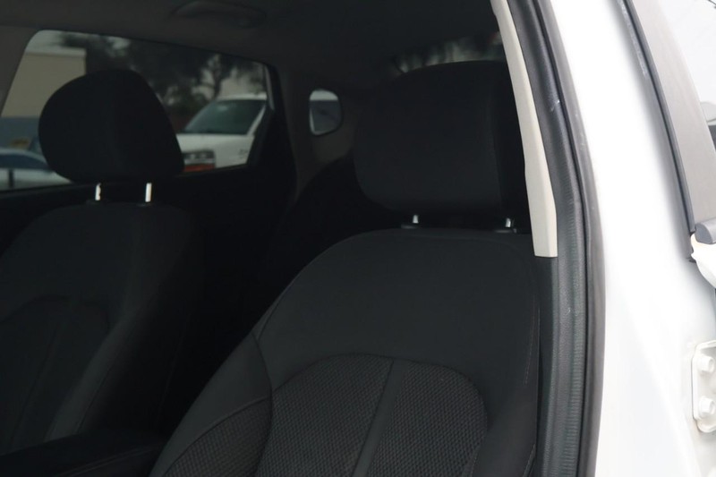 Kia Optima Vehicle Full-screen Gallery Image 18