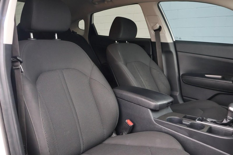 Kia Optima Vehicle Full-screen Gallery Image 20