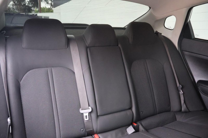 Kia Optima Vehicle Full-screen Gallery Image 21