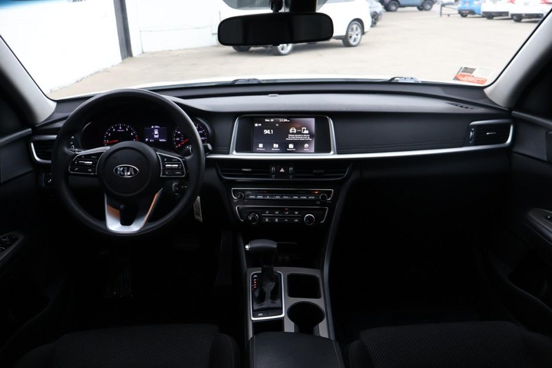 Kia Optima Vehicle Full-screen Gallery Image 22