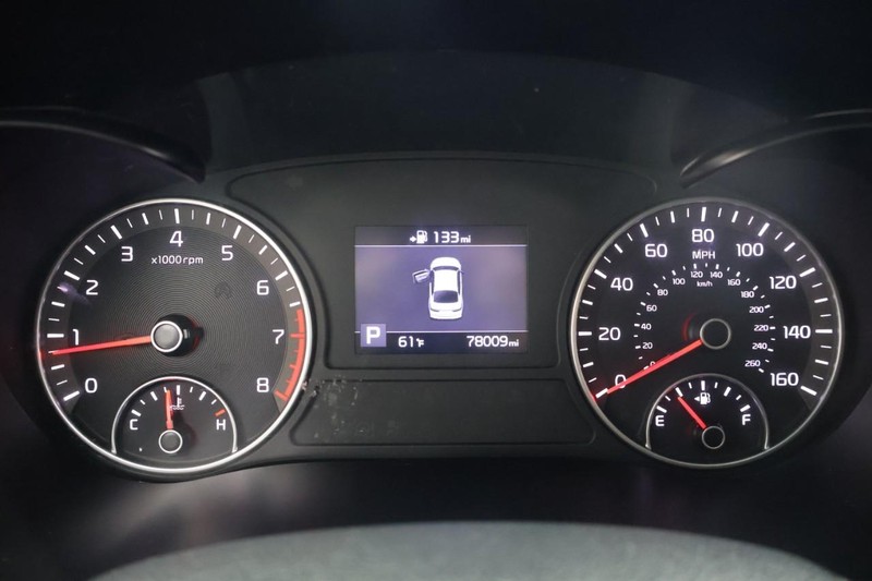 Kia Optima Vehicle Full-screen Gallery Image 23