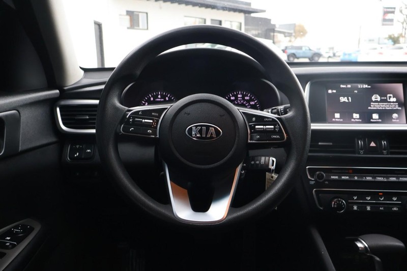 Kia Optima Vehicle Full-screen Gallery Image 24