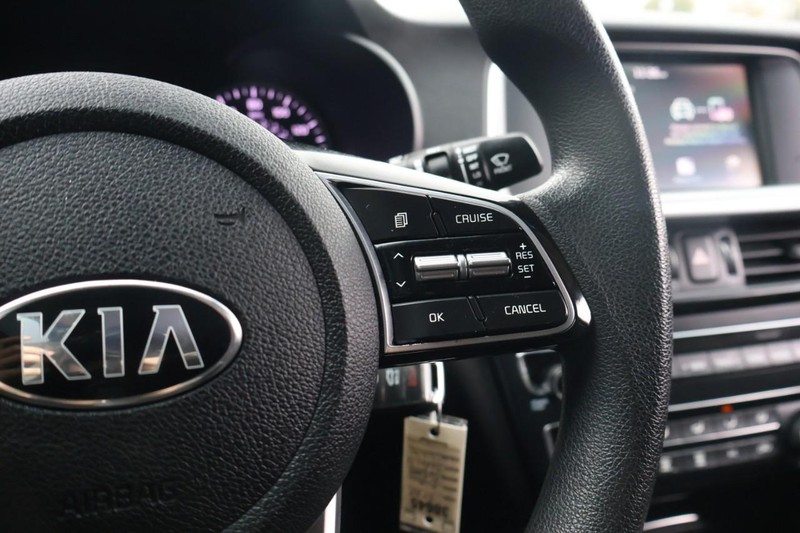 Kia Optima Vehicle Full-screen Gallery Image 26