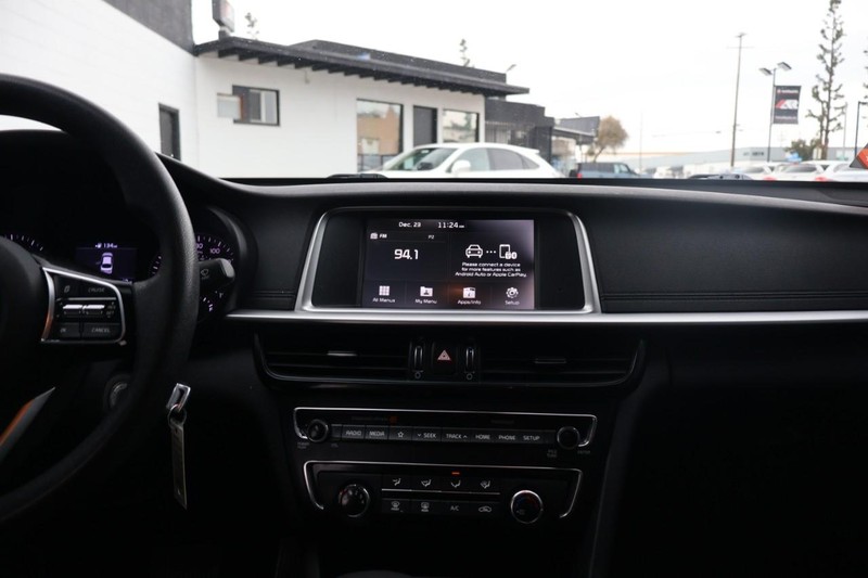 Kia Optima Vehicle Full-screen Gallery Image 27