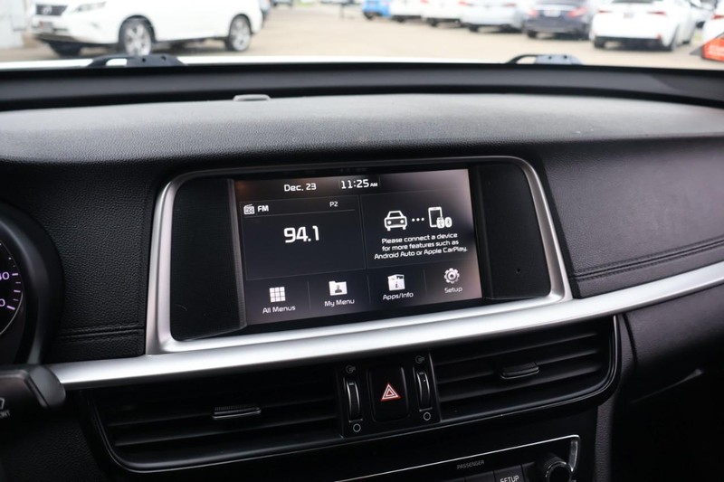 Kia Optima Vehicle Full-screen Gallery Image 28