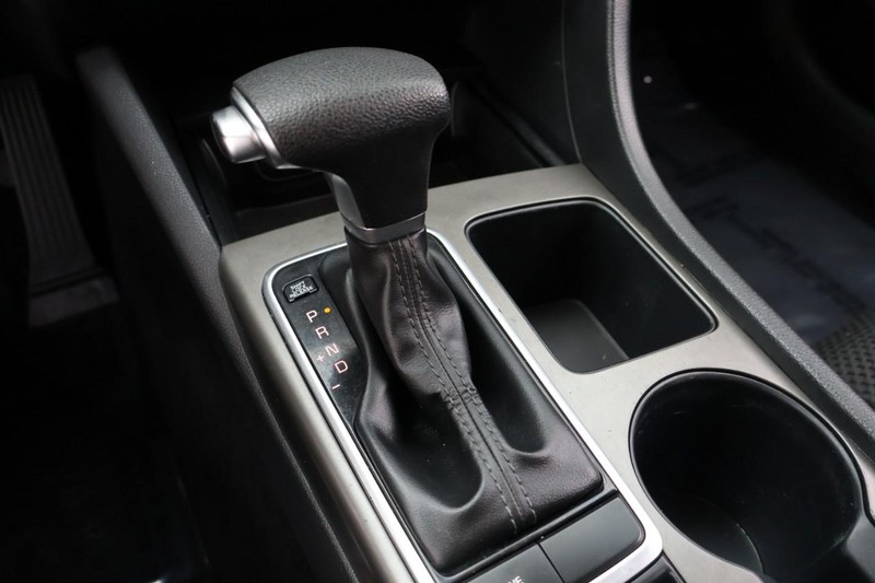 Kia Optima Vehicle Full-screen Gallery Image 31