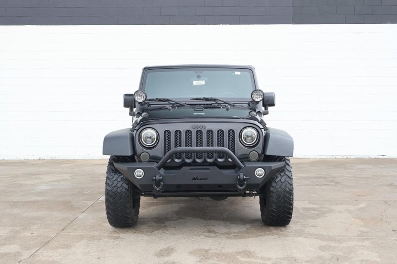 Jeep Wrangler Unlimited Vehicle Full-screen Gallery Image 02