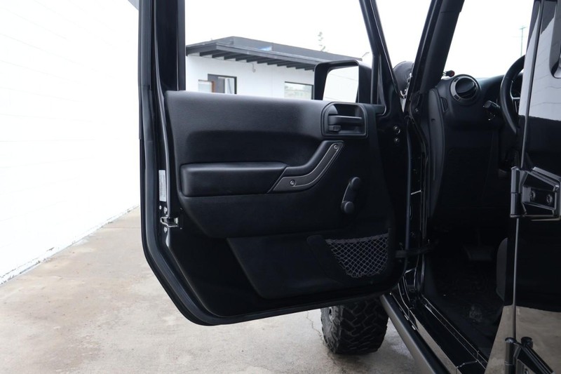 Jeep Wrangler Unlimited Vehicle Full-screen Gallery Image 19