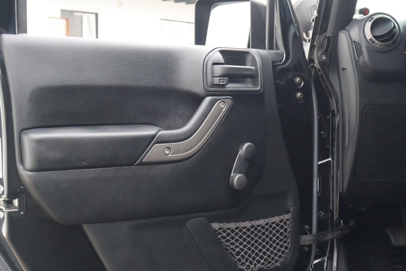 Jeep Wrangler Unlimited Vehicle Full-screen Gallery Image 20