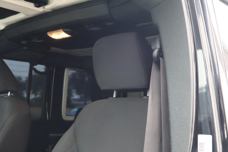 Jeep Wrangler Unlimited Vehicle Full-screen Gallery Image 23