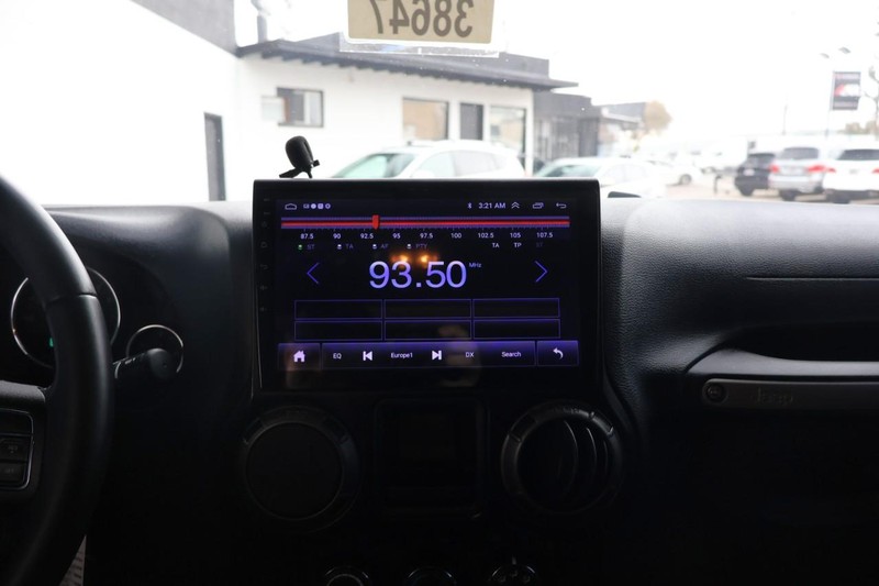 Jeep Wrangler Unlimited Vehicle Full-screen Gallery Image 31