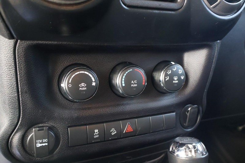 Jeep Wrangler Unlimited Vehicle Full-screen Gallery Image 33