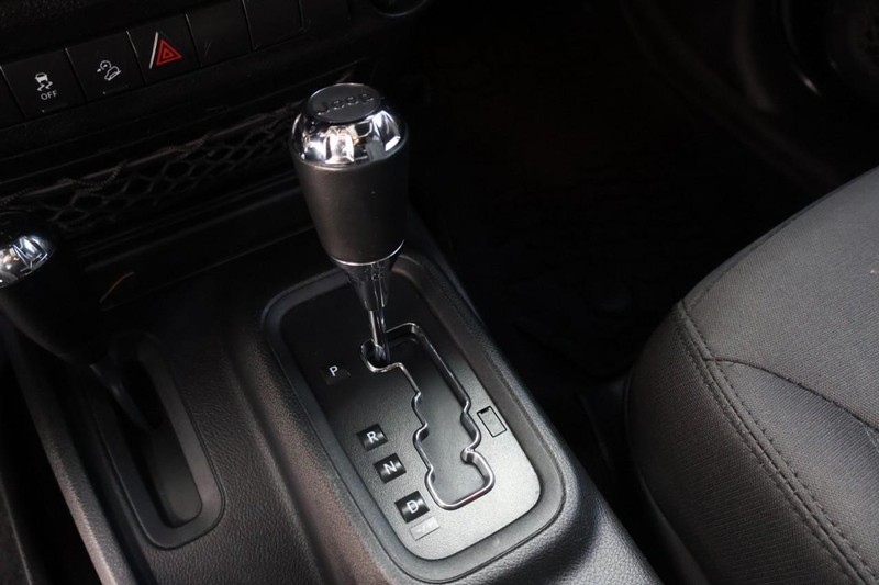 Jeep Wrangler Unlimited Vehicle Full-screen Gallery Image 34