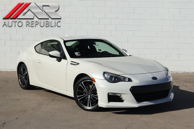 Subaru BRZ Vehicle Full-screen Gallery Image 01