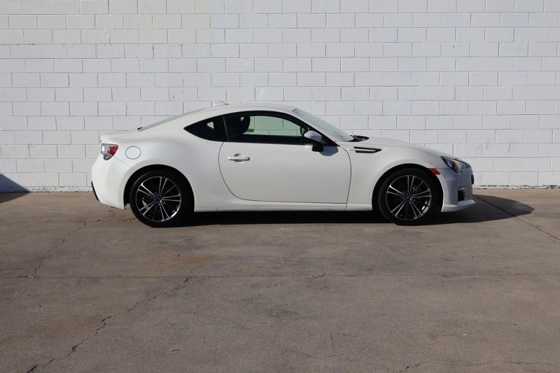 Subaru BRZ Vehicle Full-screen Gallery Image 04