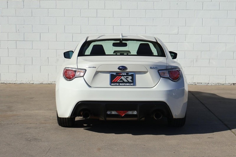 Subaru BRZ Vehicle Full-screen Gallery Image 06