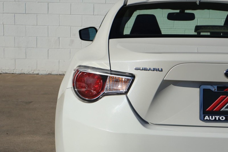 Subaru BRZ Vehicle Full-screen Gallery Image 07