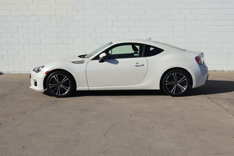 Subaru BRZ Vehicle Full-screen Gallery Image 10