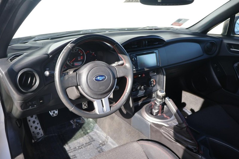 Subaru BRZ Vehicle Full-screen Gallery Image 16