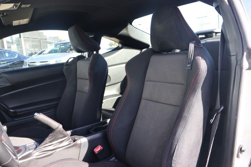 Subaru BRZ Vehicle Full-screen Gallery Image 17
