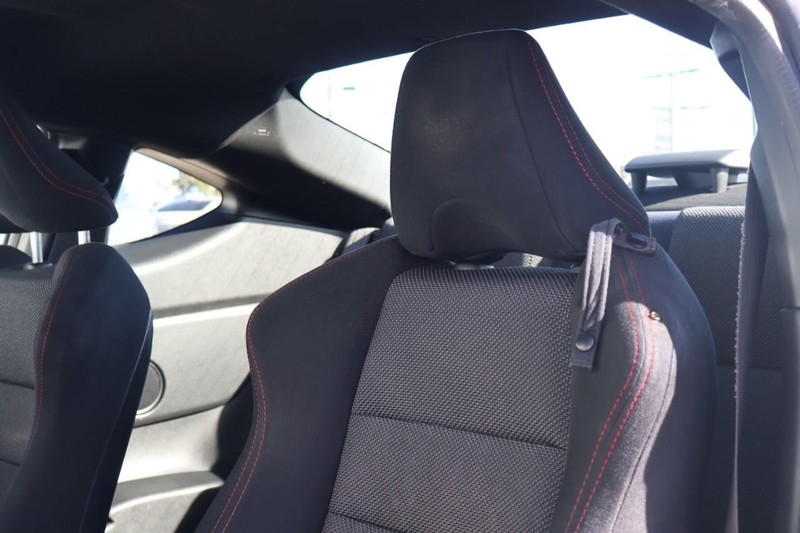 Subaru BRZ Vehicle Full-screen Gallery Image 18