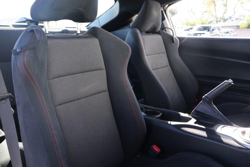 Subaru BRZ Vehicle Full-screen Gallery Image 20