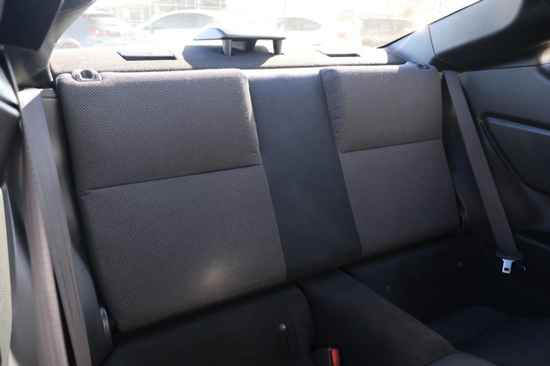 Subaru BRZ Vehicle Full-screen Gallery Image 21