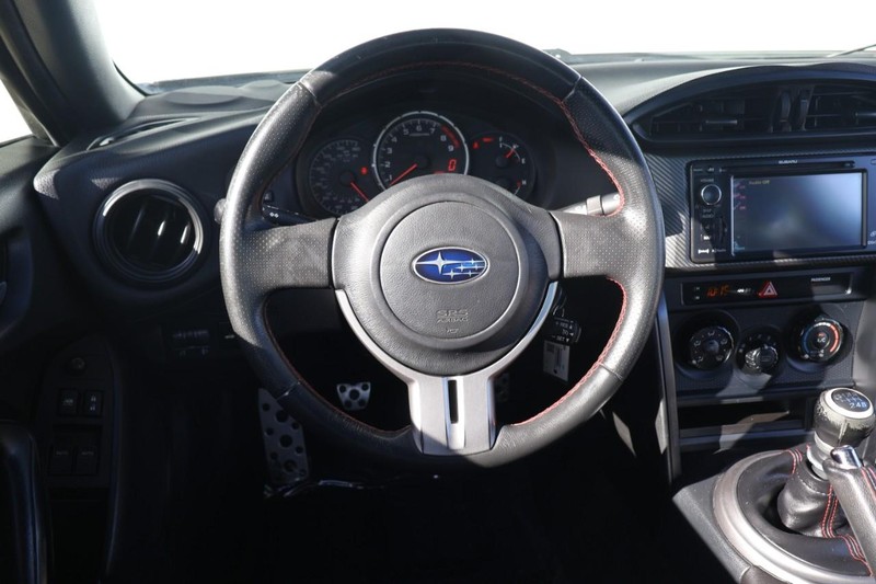 Subaru BRZ Vehicle Full-screen Gallery Image 24