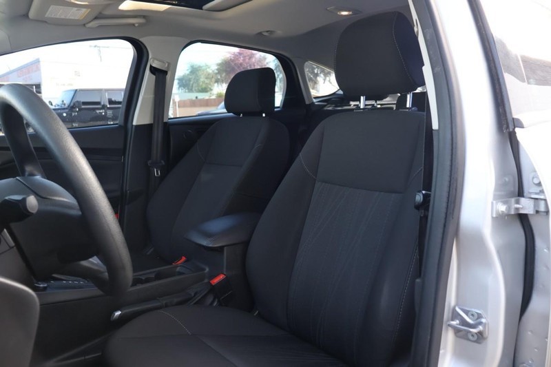 Ford Focus Hatchback Vehicle Full-screen Gallery Image 19