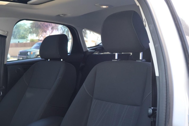 Ford Focus Hatchback Vehicle Full-screen Gallery Image 20