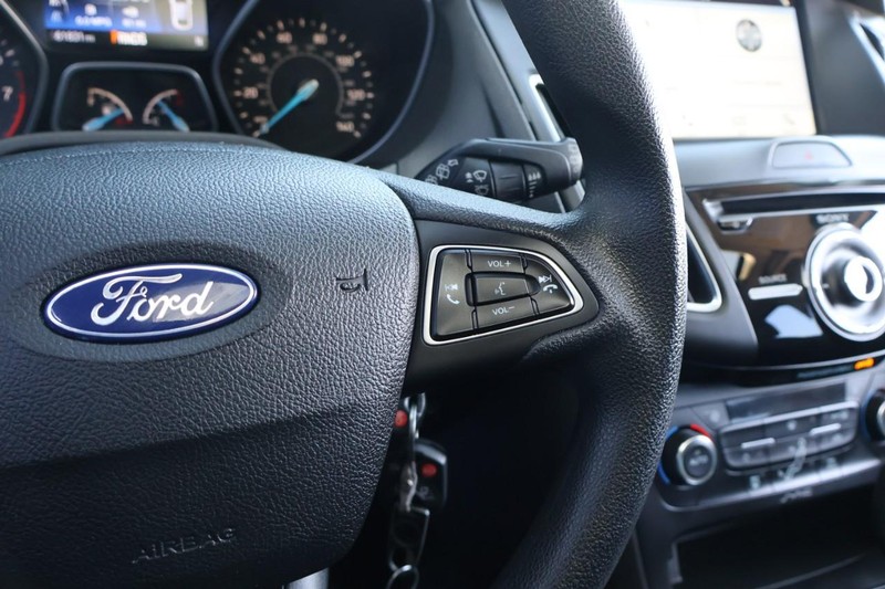 Ford Focus Hatchback Vehicle Full-screen Gallery Image 28