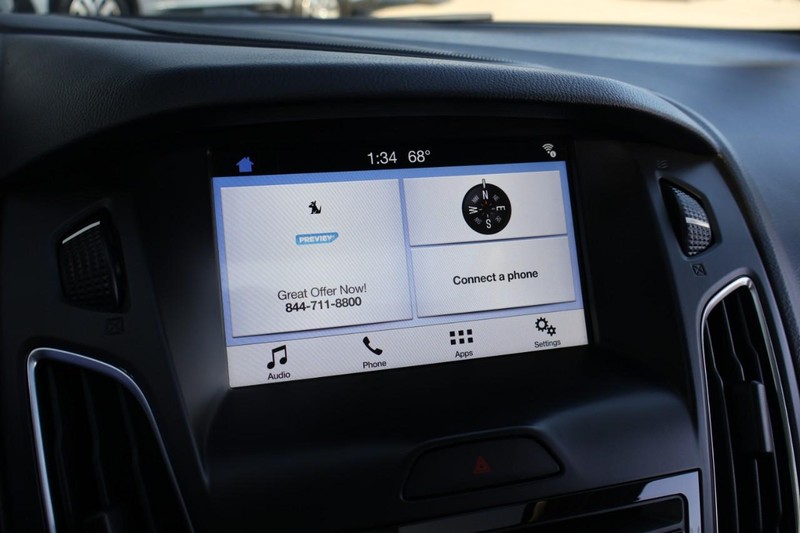 Ford Focus Hatchback Vehicle Full-screen Gallery Image 30