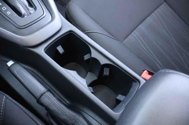 Ford Focus Hatchback Vehicle Full-screen Gallery Image 35
