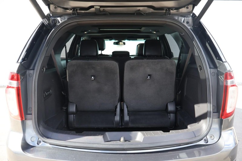 Ford Explorer Vehicle Full-screen Gallery Image 08