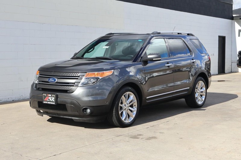 Ford Explorer Vehicle Full-screen Gallery Image 11