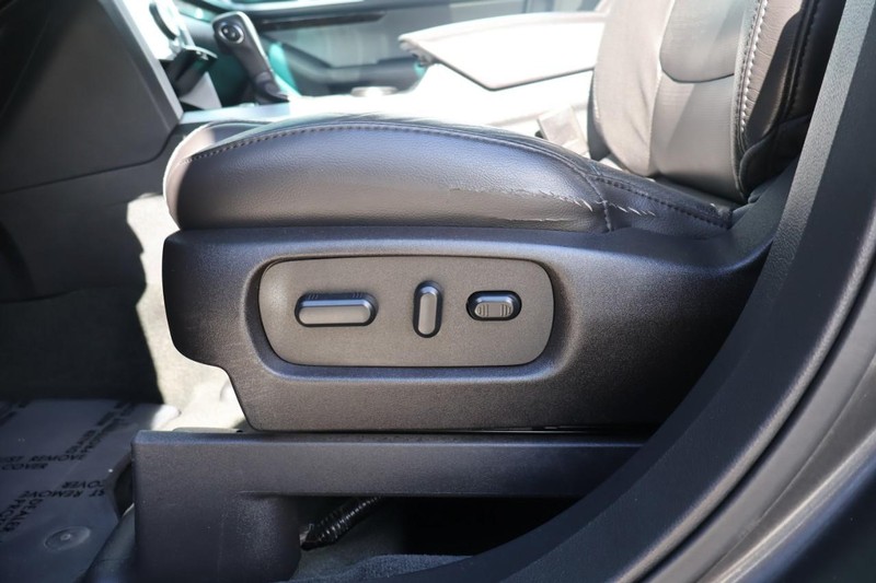 Ford Explorer Vehicle Full-screen Gallery Image 17